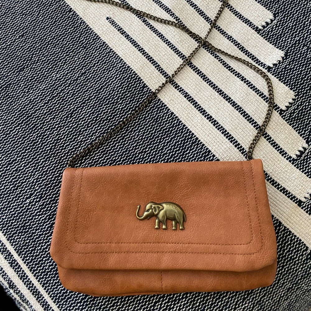 Elephant clutch